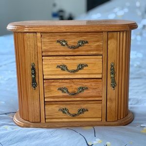 VINTAGE JEWELRY ORGANIZER